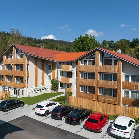 Отель Berglaessig - 360 Grad Urlaub Боденмайс